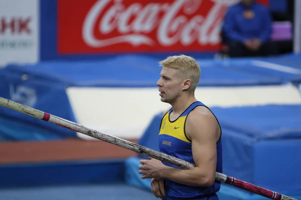 DONETSK, UKRAINE - 11 février : Denys Yurchenko à la réunion Samsung Pole Vault Stars le 11 février 2012 à Donetsk, Ukraine. Il a remporté la médaille de bronze au saut à la perche aux Jeux olympiques d'été de Pékin . — Photo