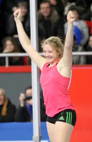 Donetsk, ukraine-feb.11: shelekh hanna, Bronzemedaillengewinner der 1. olympischen Jugend-Spiele gewinnt den dritten Platz mit dem nationalen Rekord 4,60 beim samsung Stabhochsprung-Sterne-Meeting am 11. Februar 2012 in donetsk, Ukraine. — Stockfoto