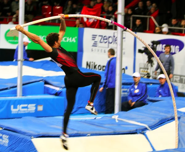 布拉德 · 沃克-世界冠军参加撑杆跳比赛 — 图库照片