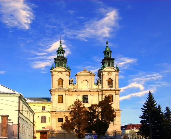 Kyrkan i st. mary magdalene, huset av organmusiken i lviv — Stockfoto