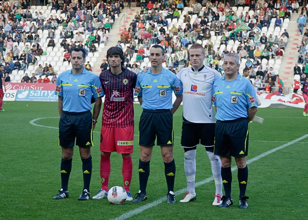 Cordoba vs Ligi oyuncular ve hakemler maçtan önce Herkül — Stok fotoğraf