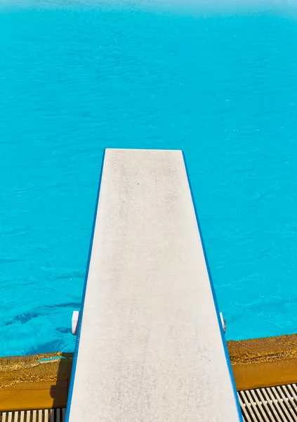 Springboard on swimming pool — Stock Photo, Image