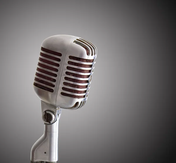 Sztuka mikrofon na białym tle — Zdjęcie stockowe
