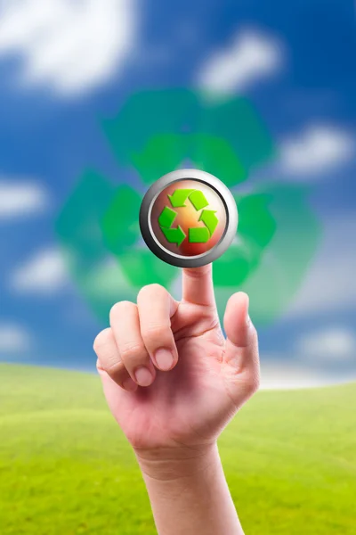 Botão de reciclagem mão empurrando — Fotografia de Stock