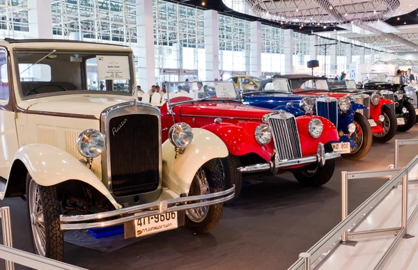 Выставка старинных автомобилей на Международной автовыставке в Таиланде 2011 — стоковое фото