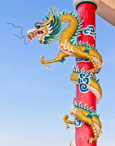 Dragon statue in chinese temple — Stock Photo, Image