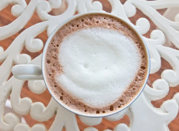 Beyaz fincan sıcak çikolata — Stok fotoğraf
