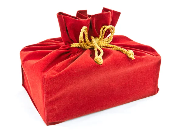 Izole kırmızı kumaş hediye çanta — Stok fotoğraf