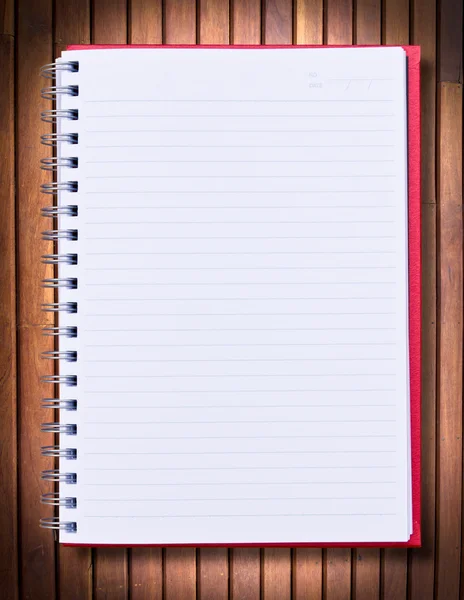 Czerwony notebooka na tle drewna — Zdjęcie stockowe