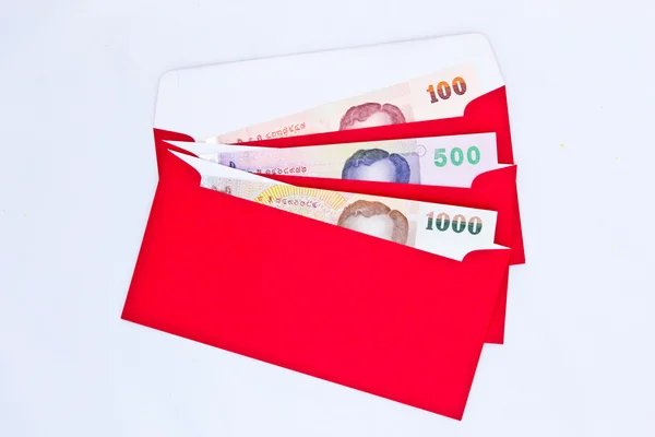 Χρήματα σε κόκκινο φάκελο για να για το κινεζικό νέο έτος — Φωτογραφία Αρχείου