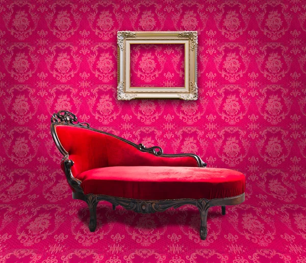 红色豪华沙发和粉红房间中的帧 — 图库照片