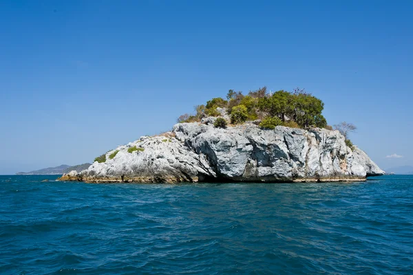 Lonely small island in the gulf of Thailand — Stock Photo, Image