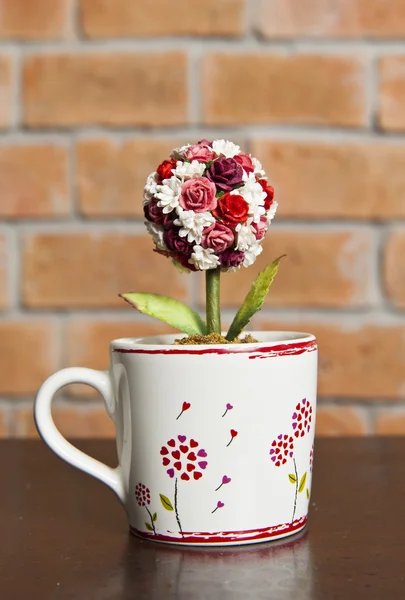 컵 안에 장미와 사랑의 — 스톡 사진