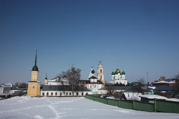 Rusland. Panorama van het kremlin kolomna en het nieuwe golutvin-klooster. — Stockfoto