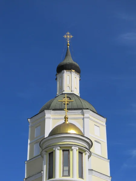 Moscú. Compuesto siberiano en el asentamiento de Meschanskaya. Las cúpulas y las cruces . — Foto de Stock
