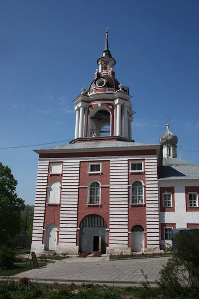 Moskou. znamenskiy klooster. de bell tower. — Stockfoto