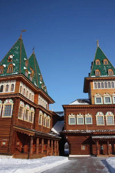 Moscovo. O palácio restaurado na propriedade Kolomenskoe . — Fotografia de Stock