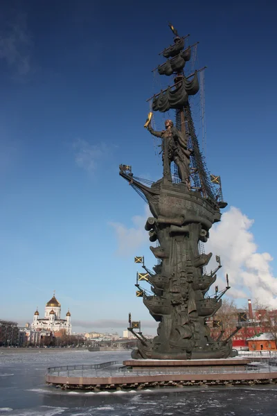 Denkmal für Peter den Großen in Moskau. — Stockfoto
