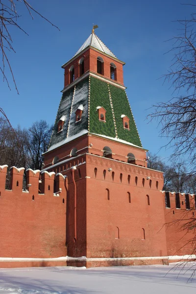 Moskva. Kreml vägg. 1. bezimyannaya tornet. — Stockfoto