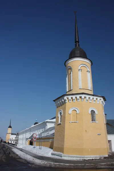 Rusko. věž a hradby nového kláštera golutvina v Kremlu kolomna. — Stock fotografie