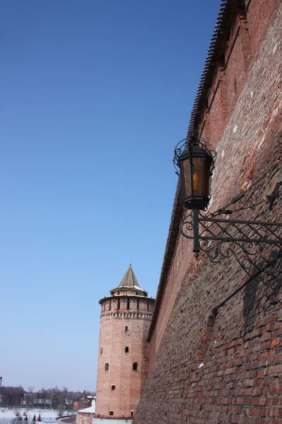 Kolomna Kremlin na região de Moscou. Kremlin Muralha e torre . — Fotografia de Stock