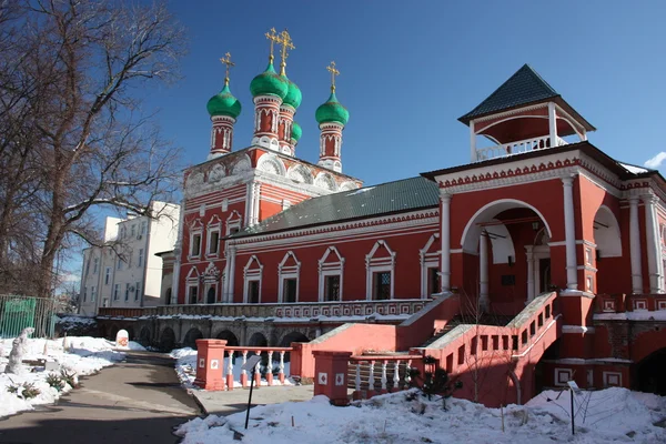 Moskva. vysoce petrovsky klášter. Chrám svatého Sergeje — Stock fotografie