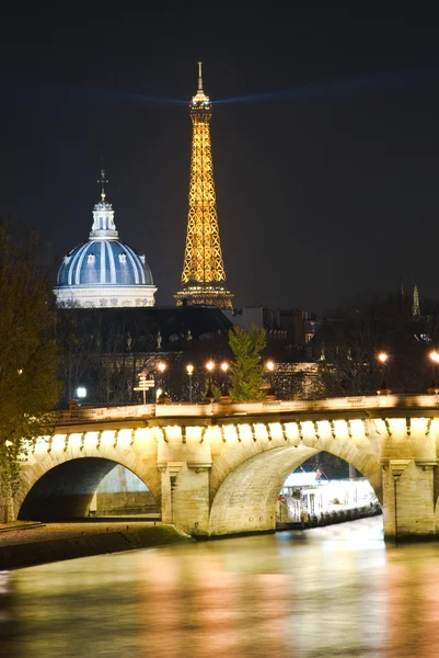 Il fascino di Parigi di notte — Foto Stock