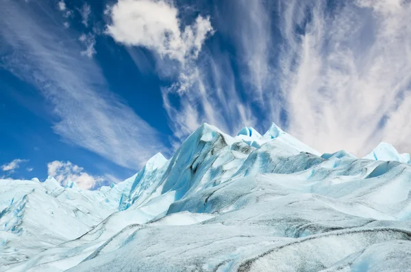 Gli arrampicatori salgono sul ghiacciaio in Patagonia . — Foto Stock