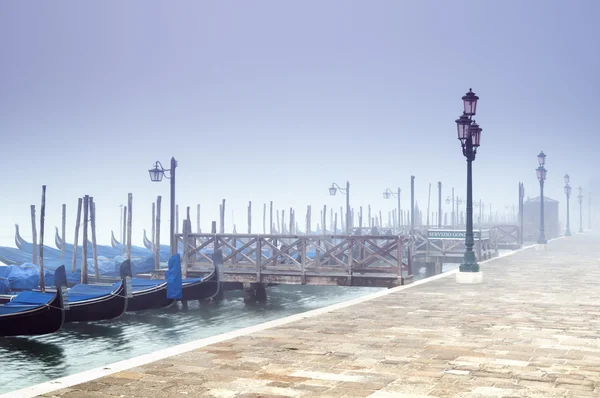 Гондолы в Венеции - Италия — стоковое фото