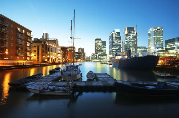 Canary wharf's nachts. Londen - Engeland — Stockfoto