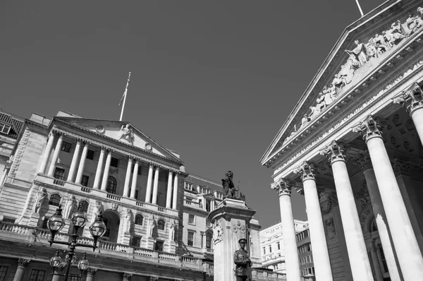 Banco da Inglaterra e Royal Exchange. Londres - Inglaterra — Fotografia de Stock