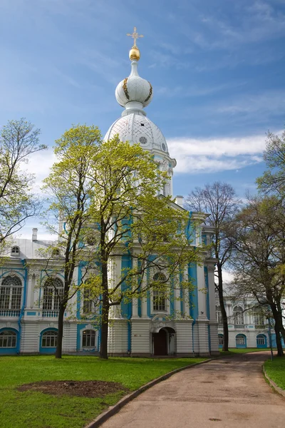 Igreja da Catedral de Smolny. Primavera. São Petersburgo, Rússia — Fotografia de Stock