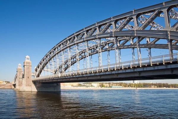 De grote peter brug. bolsheokhtinsky brug. Sint-petersburg. — Stockfoto