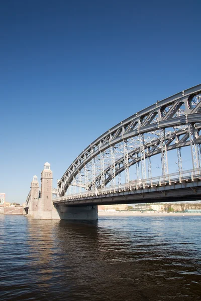 De grote peter brug. bolsheokhtinsky brug. Sint-petersburg. — Stockfoto