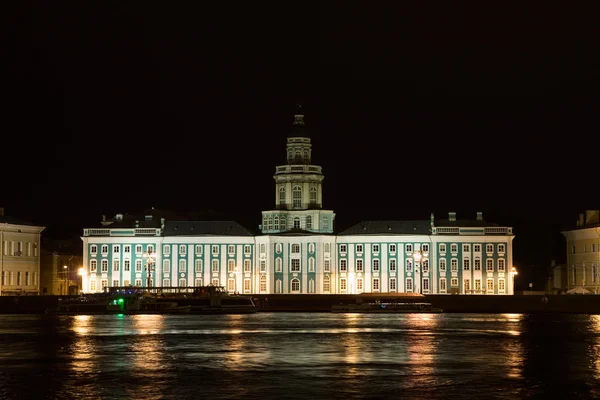 Ночной вид Санкт-Петербурга. Река Нева. Россия — стоковое фото