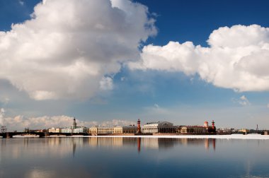 St. Petersburg'da bahar. ok Vasilevski adasının görünümü
