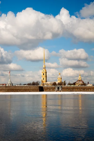 Tavaszi Szentpéterváron. Péter és Paul erőd. Oroszország — Stock Fotó
