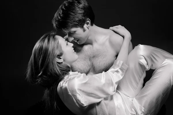 B&W portrait of a passionate couple — Stock Photo, Image