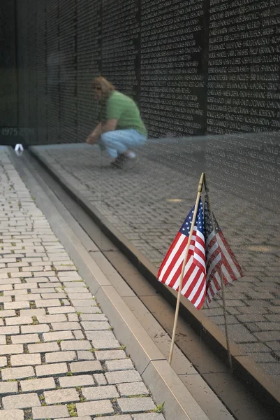 American Flag at Vietnam War Memorial — Stock Photo, Image