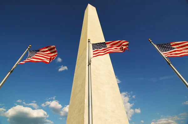 Bandiere al monumento di Washington Foto Stock Royalty Free