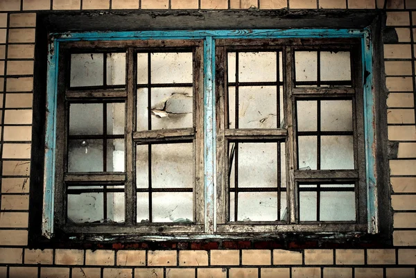 Винтажное окно — стоковое фото