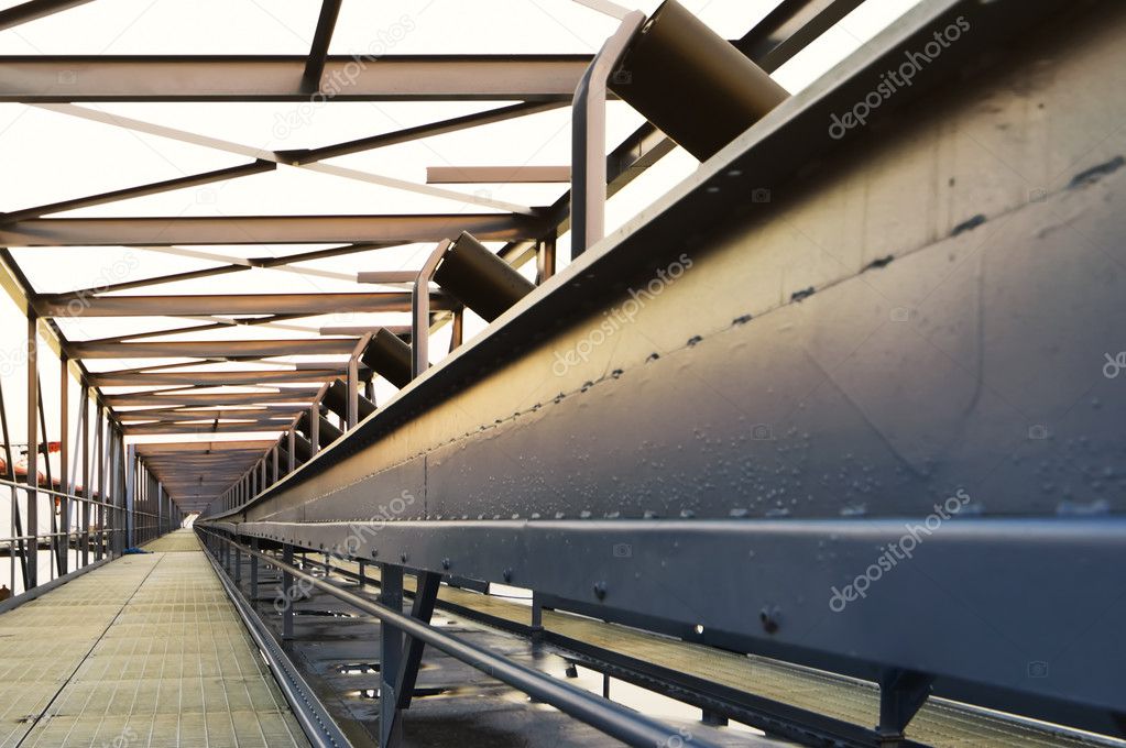 Conveyor bridge