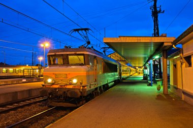 tren istasyonu akşam ışık (hdr), Fransa