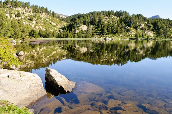 Mountain lake, Orientales, France — Stock Photo, Image