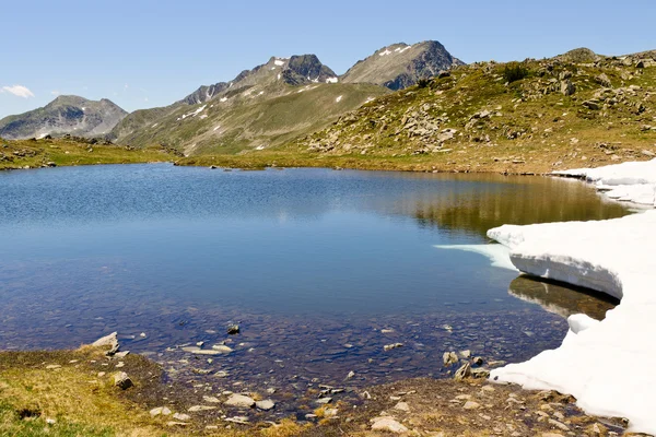 Lago de montaña, Ariege, Francia — Foto de Stock