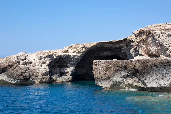 Modré moře lampedusa, Sicílie. — Stock fotografie