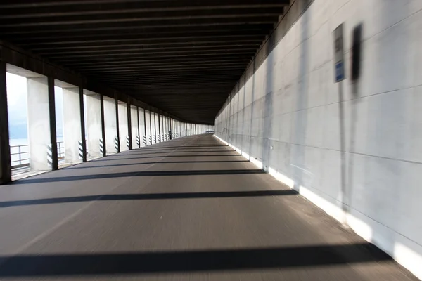 Una strada in un tunnel — Foto Stock