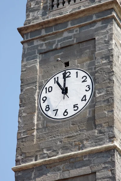 Um relógio de torre — Fotografia de Stock