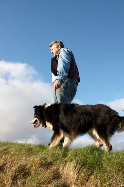 Jeden muž a jeho pes — Stock fotografie