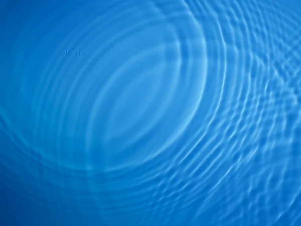 Синий кружок воды рябь фона — стоковое фото